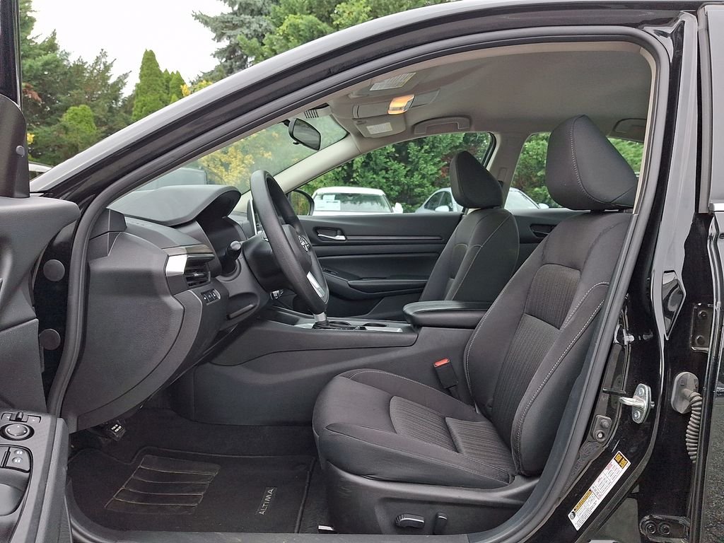 Used 2025 Black Nissan 2.5 SV image 14