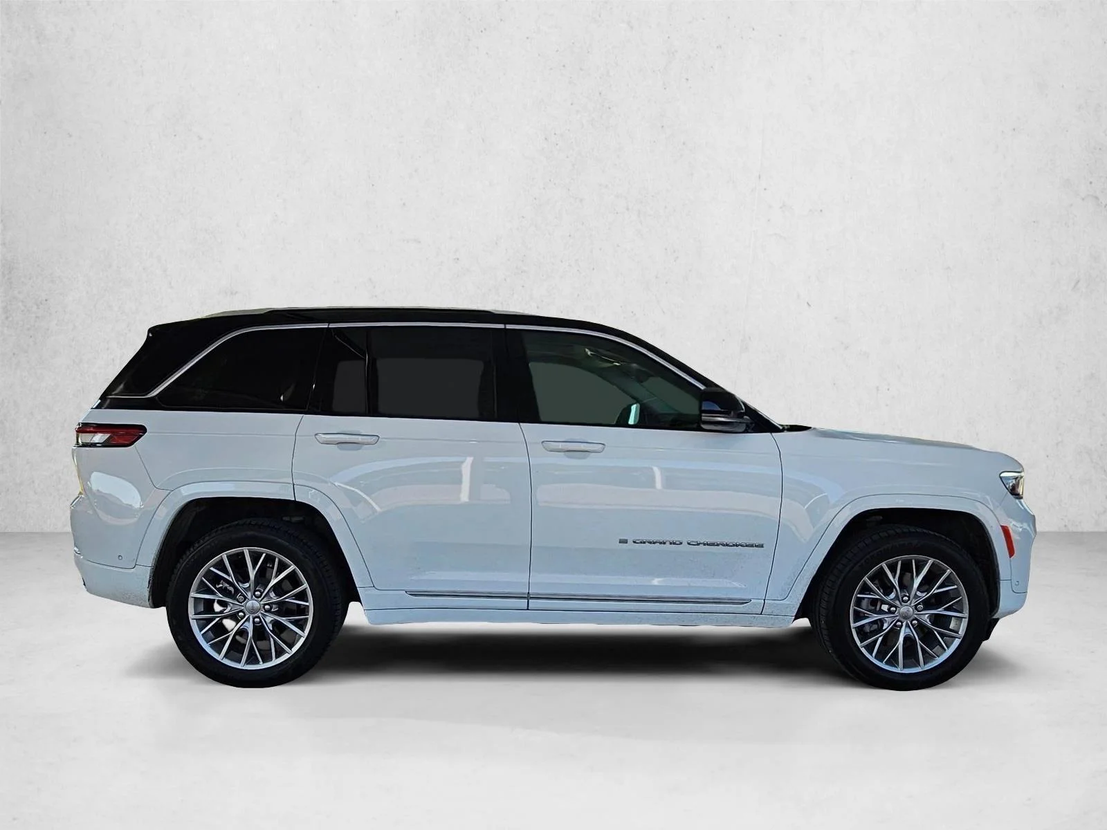 Used 2022 Bright White Clearcoat Jeep Summit image 4