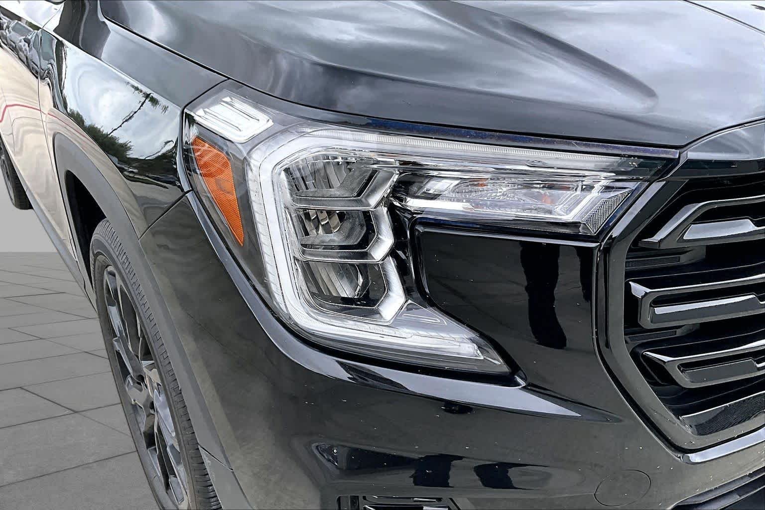 Used 2024 Ebony Twilight Metallic GMC SLE image 51