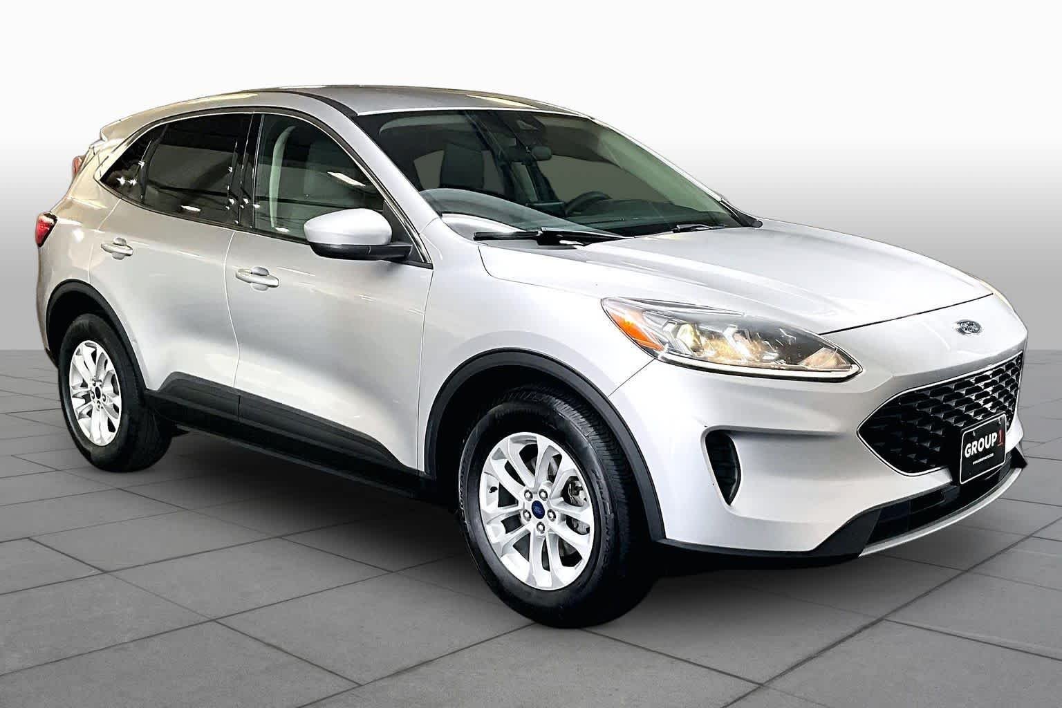 Used 2020 Ingot Silver Metallic Ford SE image 3
