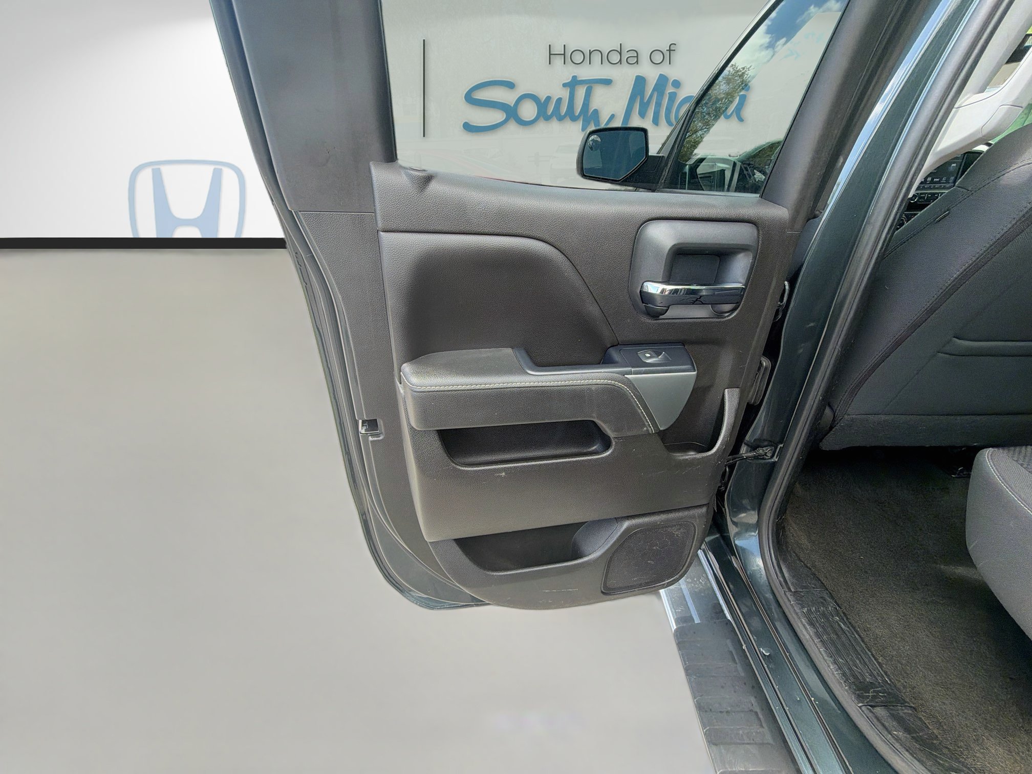 Used 2018 Graphite Metallic Chevrolet LT image 24