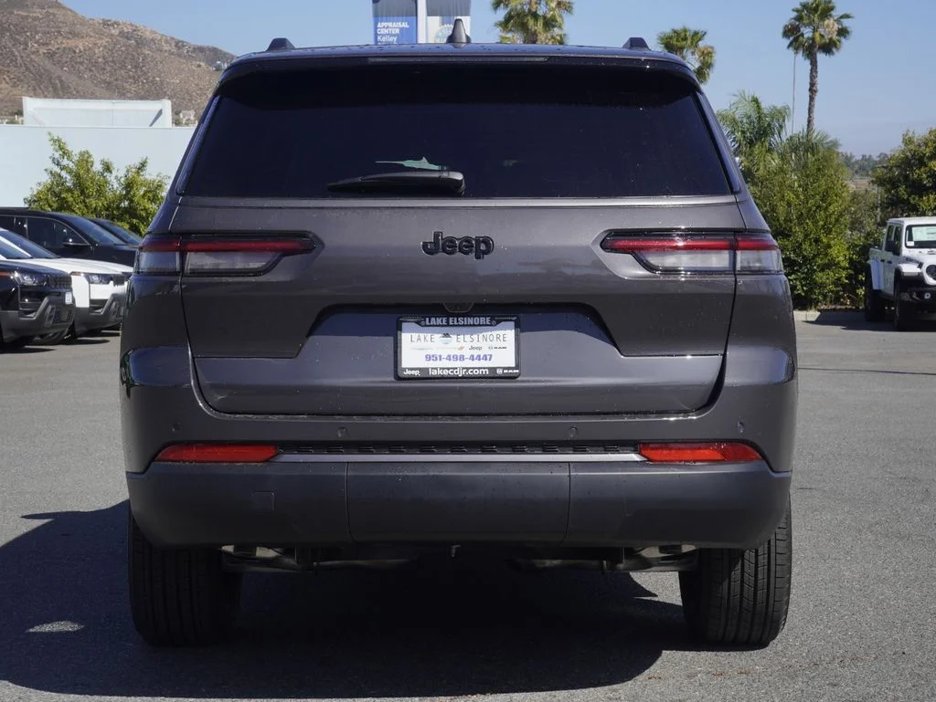New 2026 Baltic Gray Metallic Clear-Coat Exterior Paint Jeep Altitude image 4
