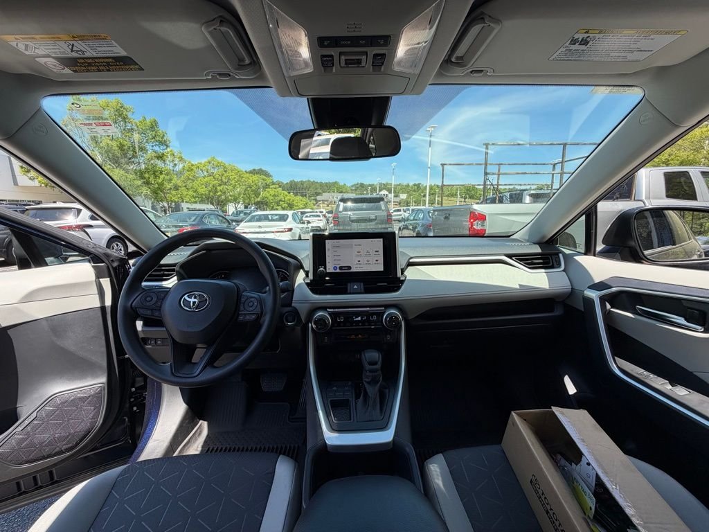 Used 2025  Toyota XLE image 8
