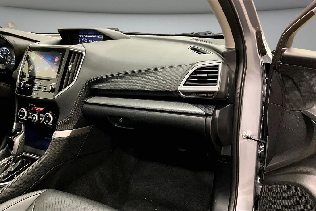 Used 2021 Silver Subaru Limited image 27