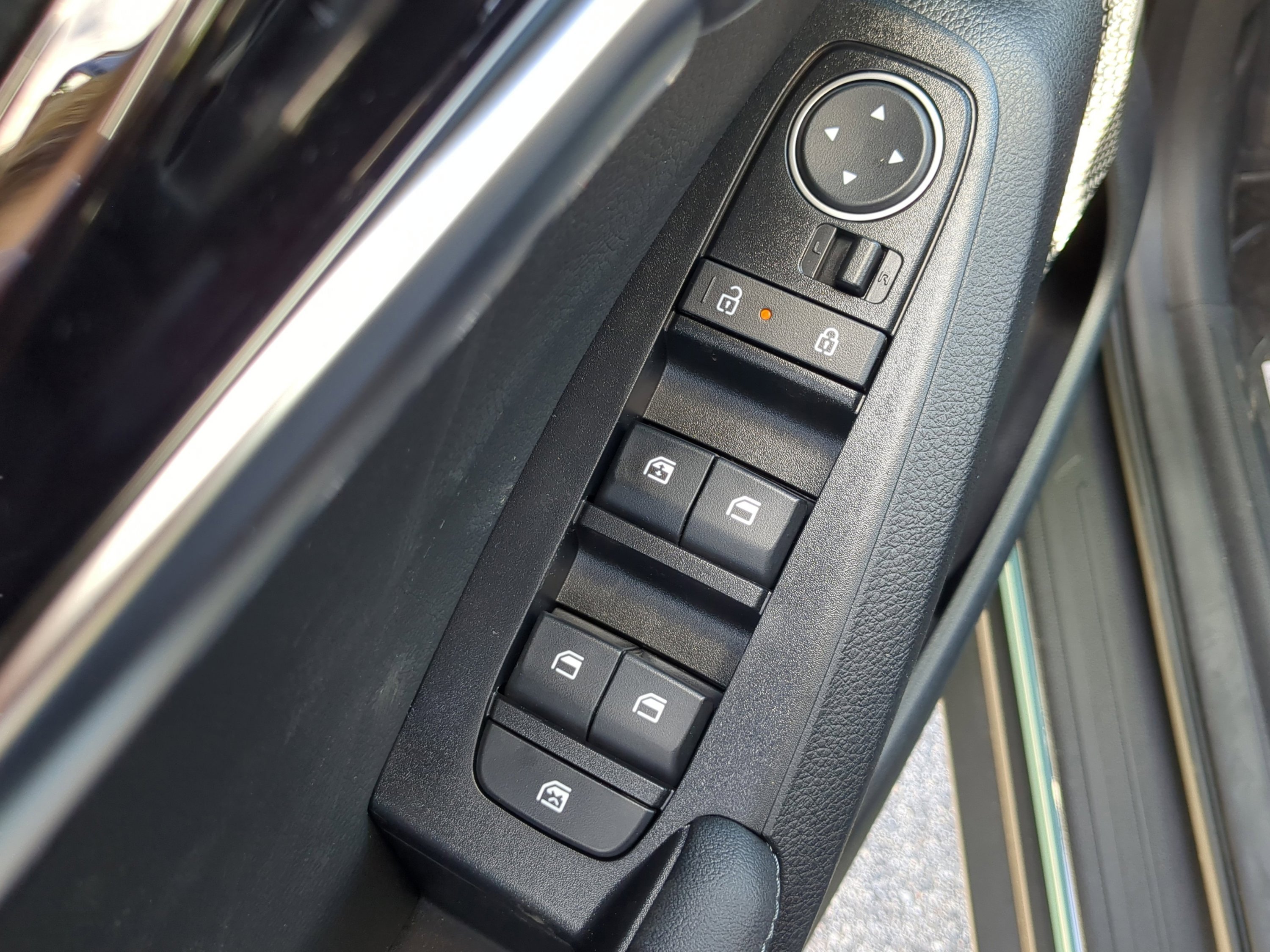 New 2026 Pluton Blue/Black Roof Kia S image 16