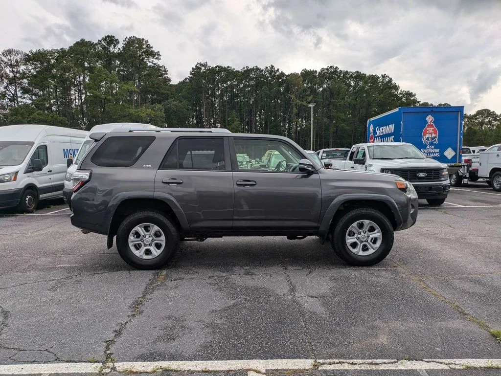 Used 2018 Magnetic Gray Metallic Toyota SR5 Premium image 3