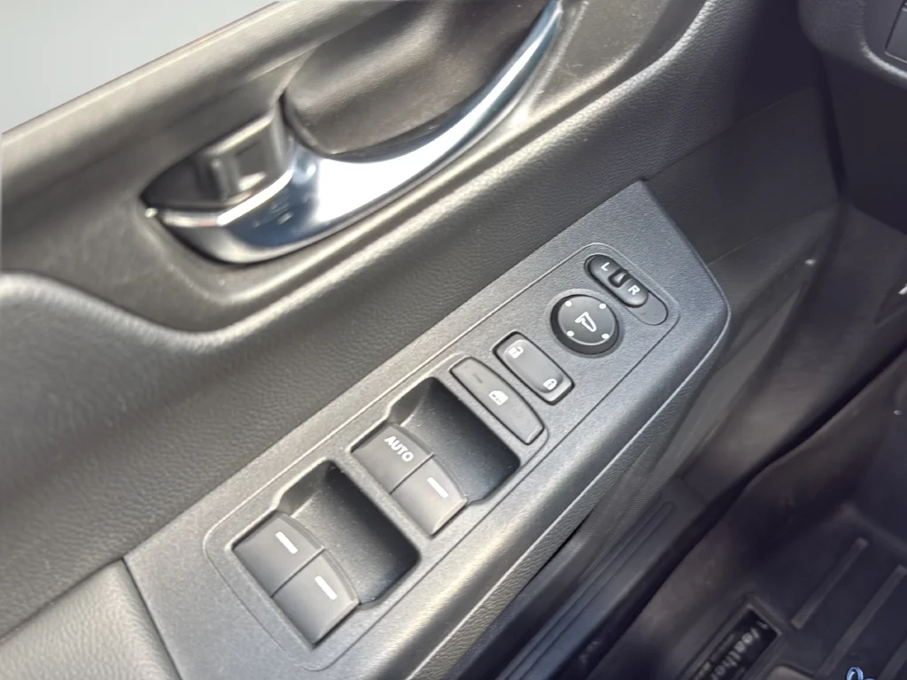Used 2023  Honda LX image 29