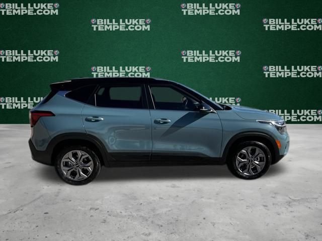 2024 Kia Seltos S photo 2