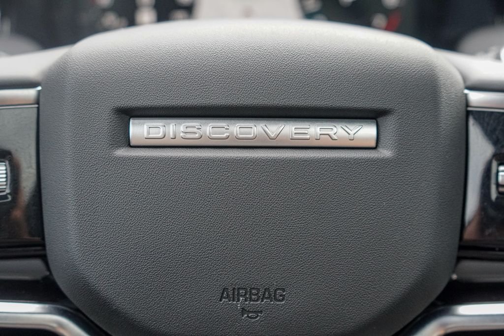Used 2025 Santorini Black Metallic Land Rover SE image 18