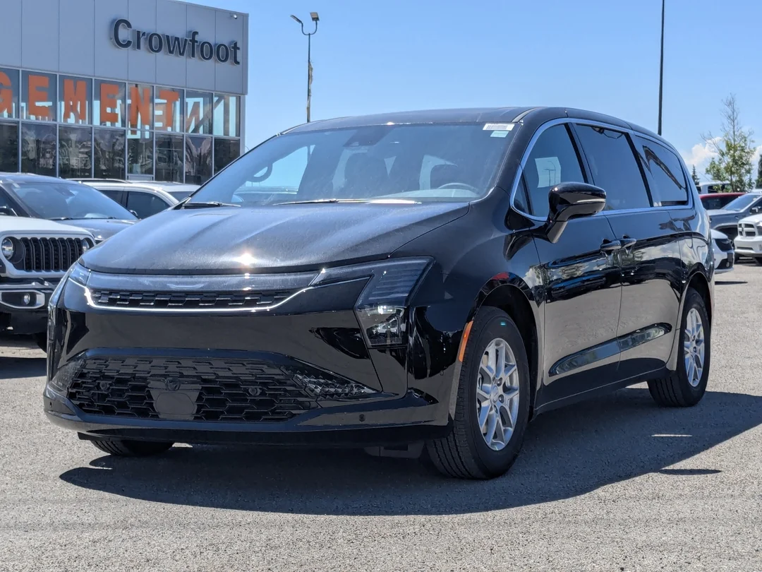 New 2027 Black Chrysler Select - - FWD - Stow n Go Seating - Adaptive Cruise - Blind-Spot - Apple CarPlay & More! image 4