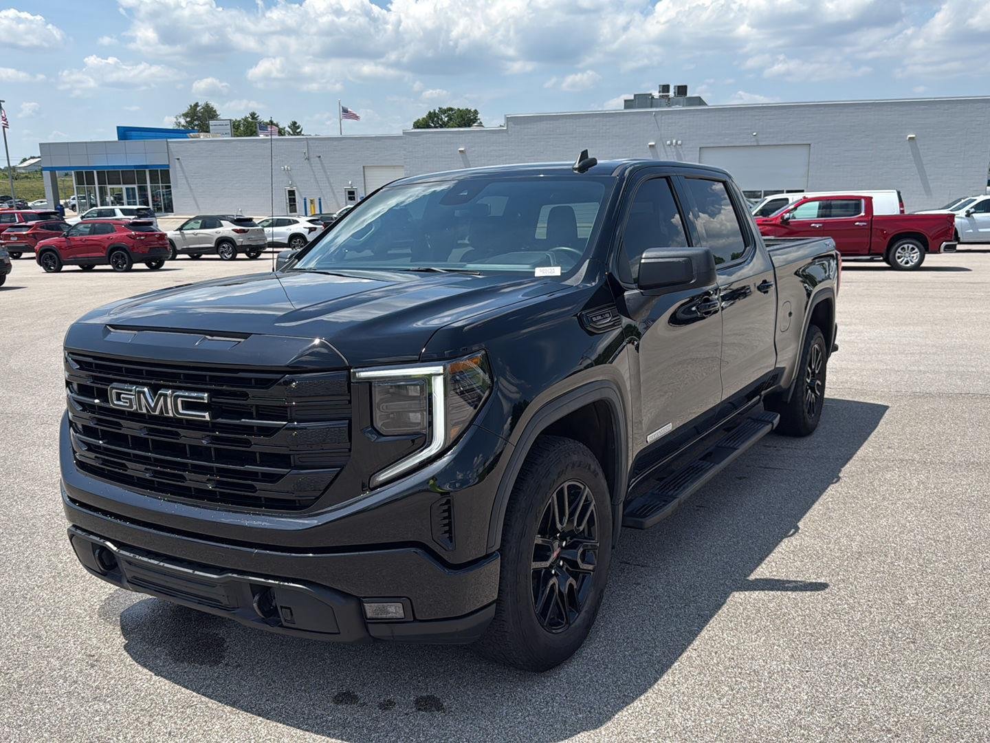 Used 2024 Onyx Black GMC Elevation image 2