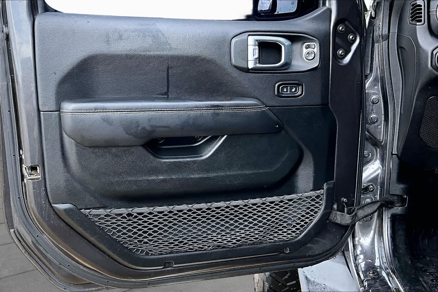Used 2021 Granite Crystal Metallic Clearcoat Jeep Overland image 22
