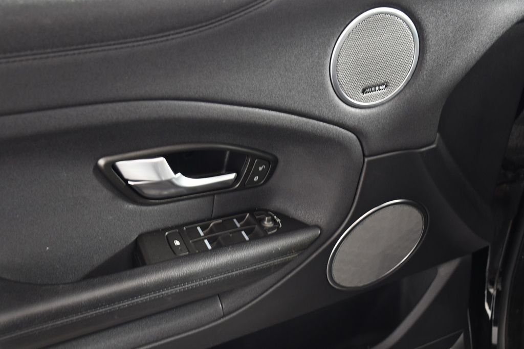 Used 2018 Narvik Black Land Rover SE image 15