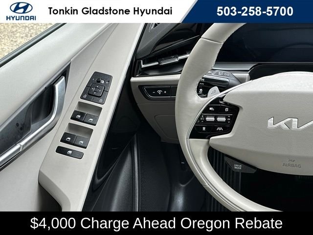 Used 2023 Cityscape Green Kia Wind image 29