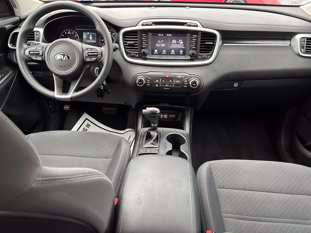Used 2018 White Kia LX image 27
