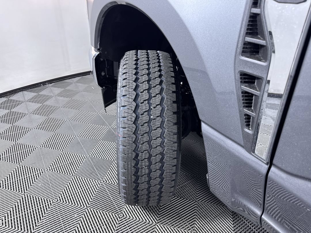 New 2026 Carbonized Gray Metallic Ford XLT image 27