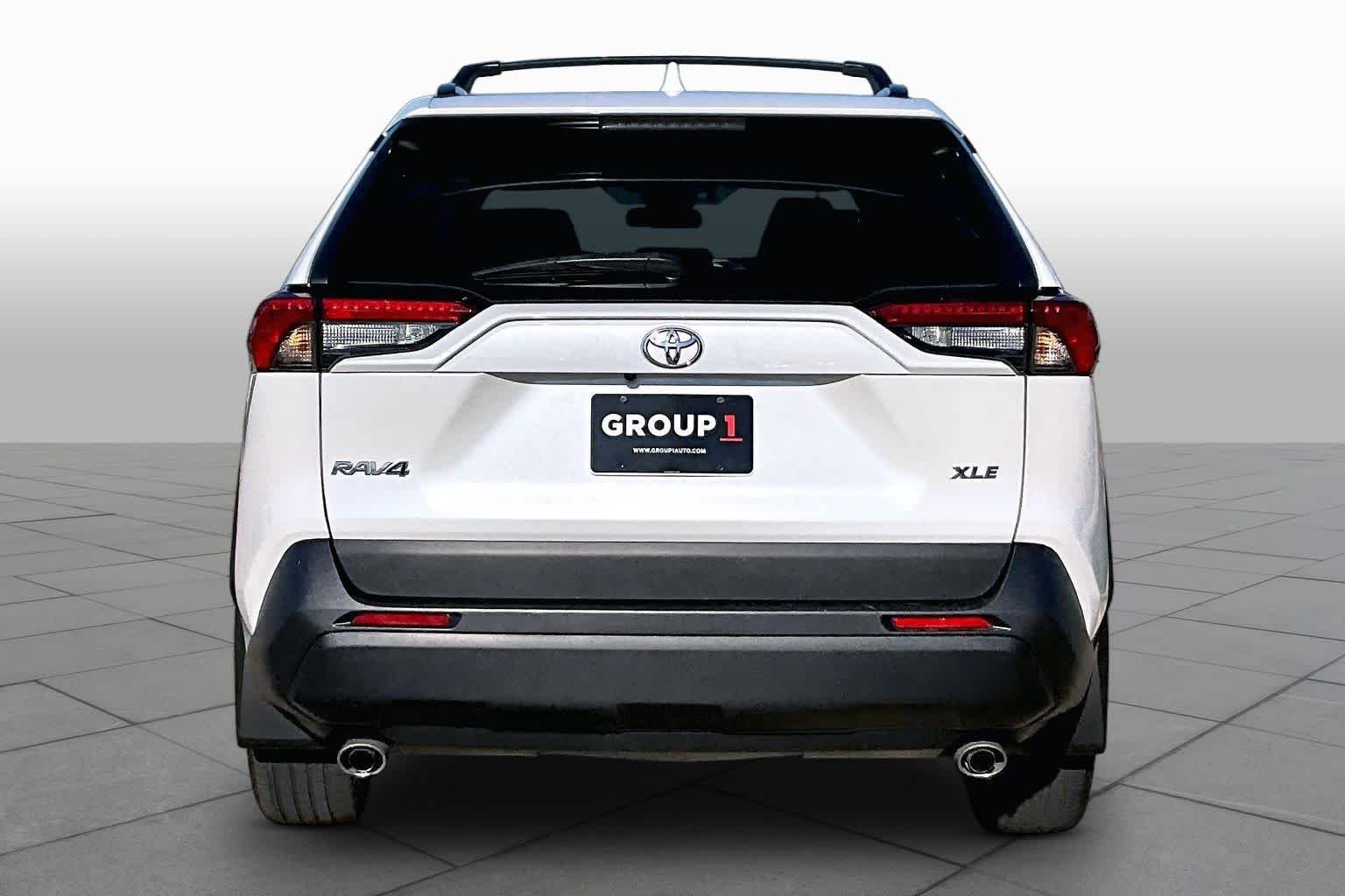 Used 2023 Wind Chill Pearl Toyota XLE Premium image 5