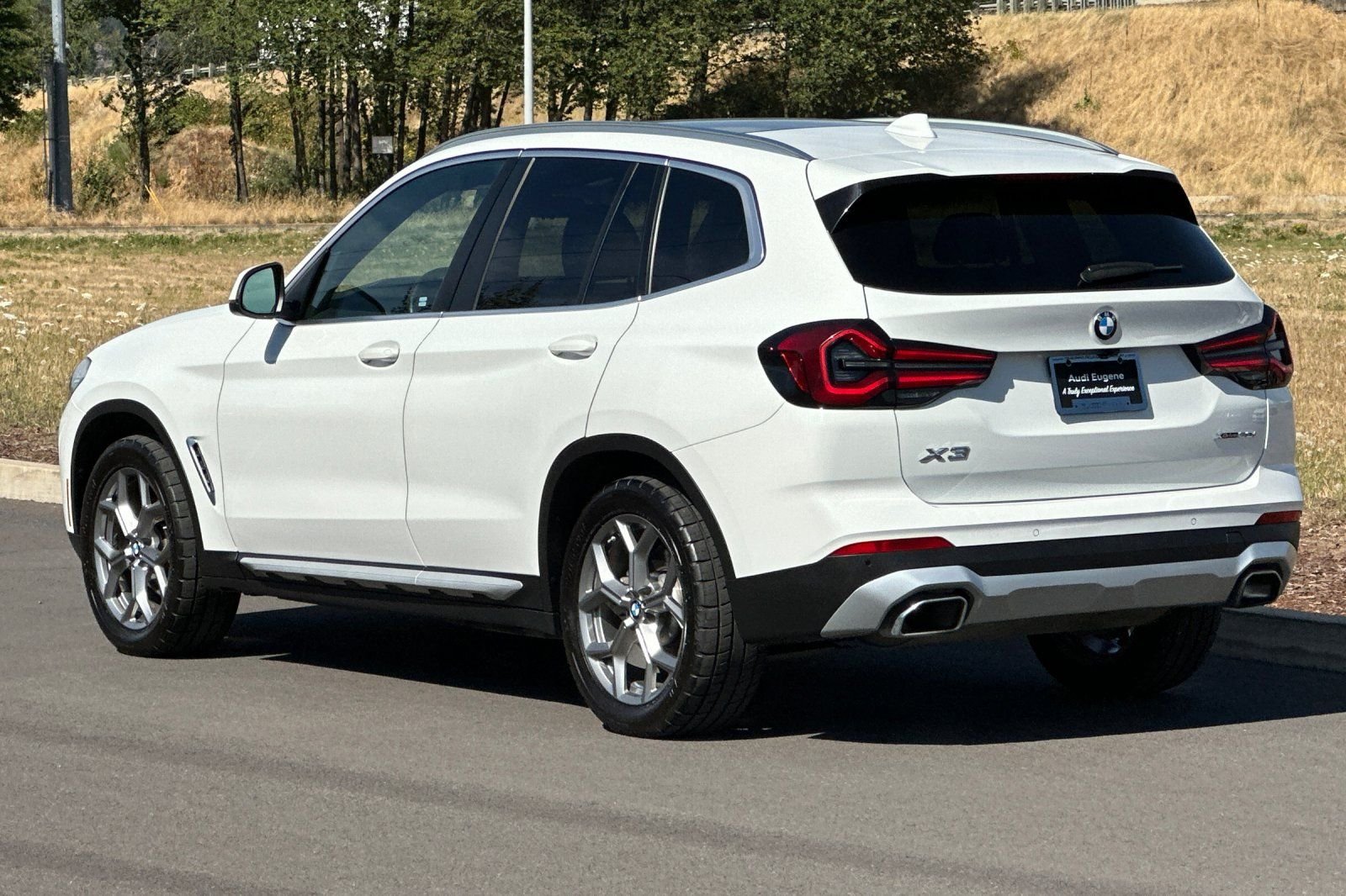 Used 2024  BMW xDrive30i image 5