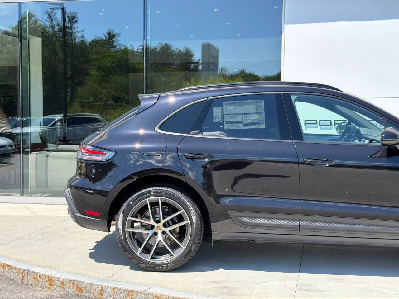 2026 Porsche Macan T - Photo 12