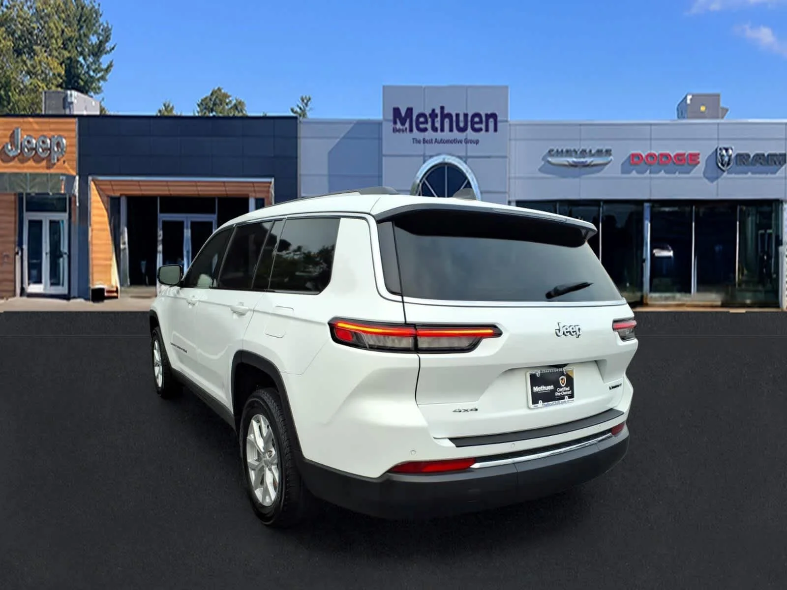 Used 2023 Bright White Clearcoat Jeep Limited image 5