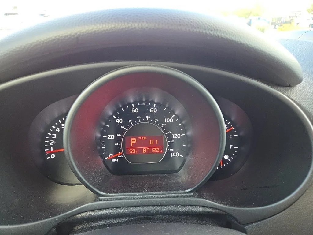 Used 2019 Green Kia Plus image 5