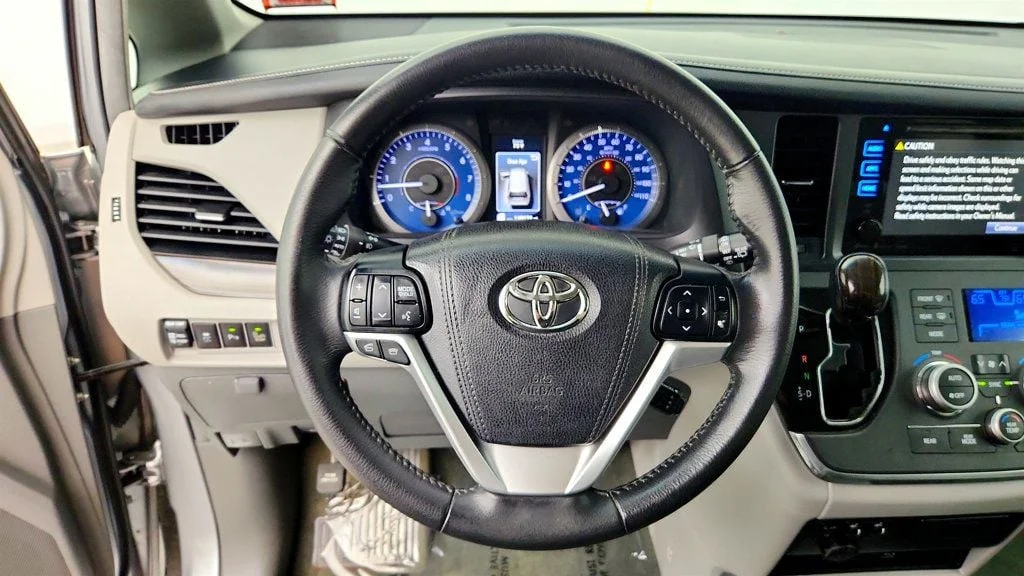 Used 2017 Silver Sky Metallic Toyota XLE Premium AWD 7-Passenger image 14