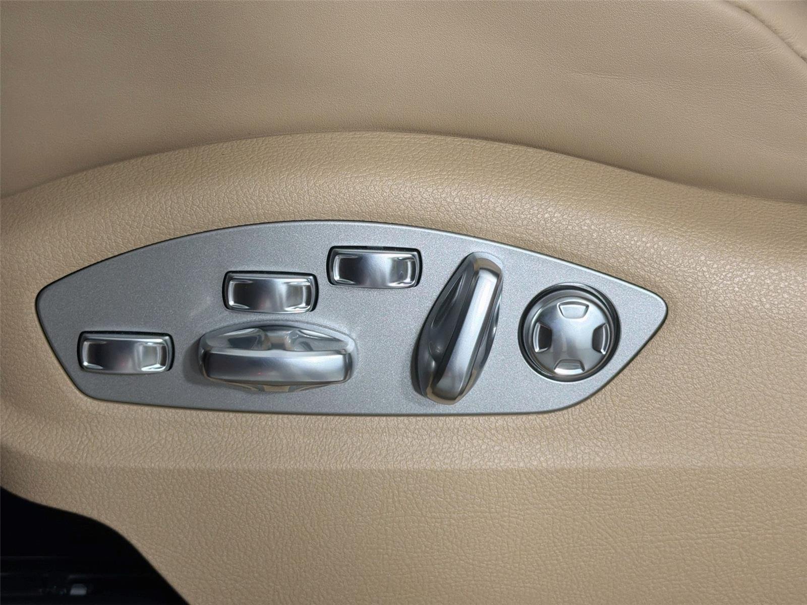 New 2026 Dolomite Silver Metallic Porsche  image 30
