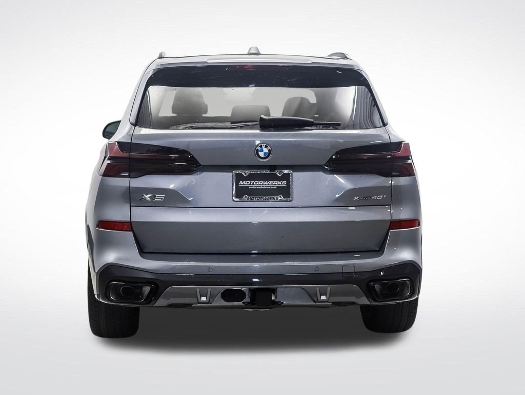 New 2026 Gray Metallic BMW xDrive40i image 4
