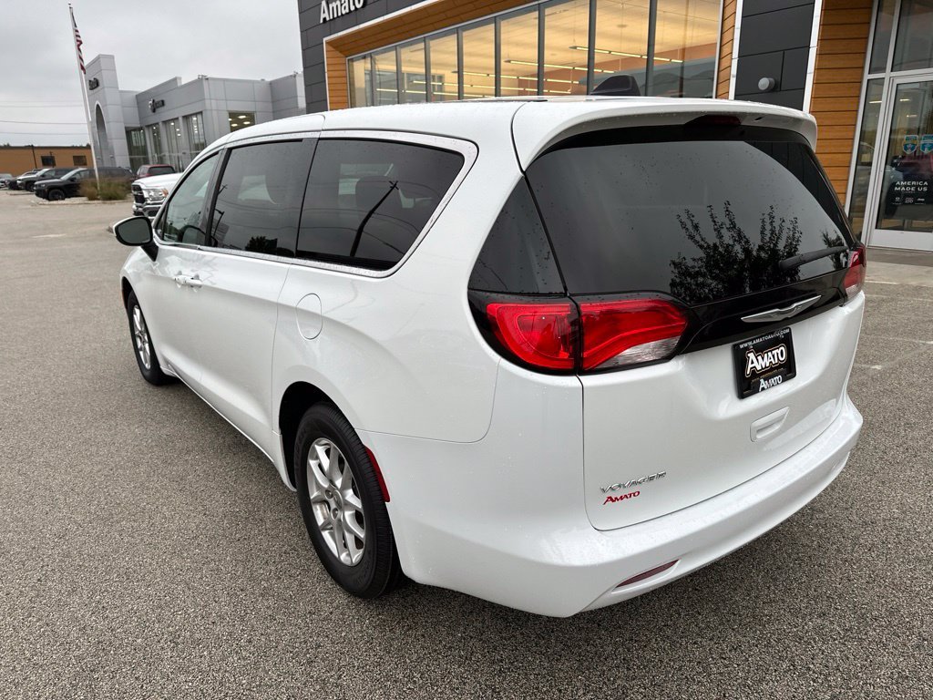 Used 2022 White Chrysler LX image 35