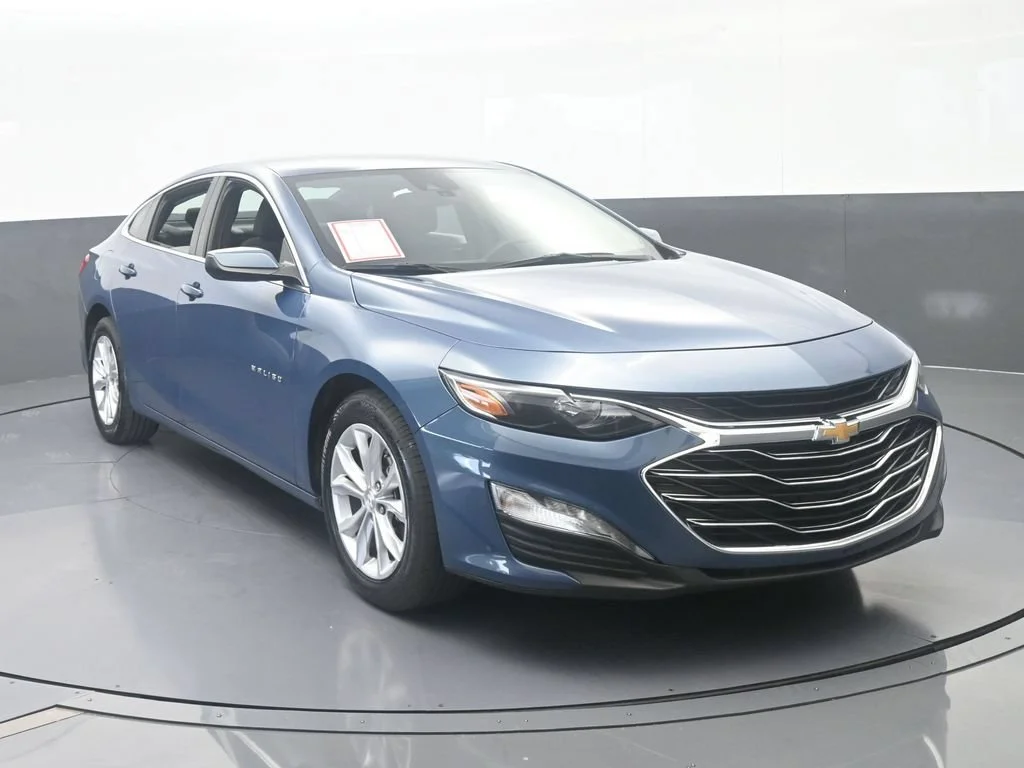 Used 2024 Lakeshore Blue Metallic Chevrolet LT image 8