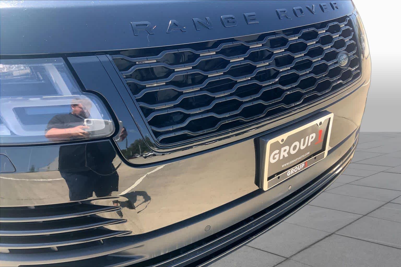 Used 2018 Santorini Black Metallic Land Rover  image 29