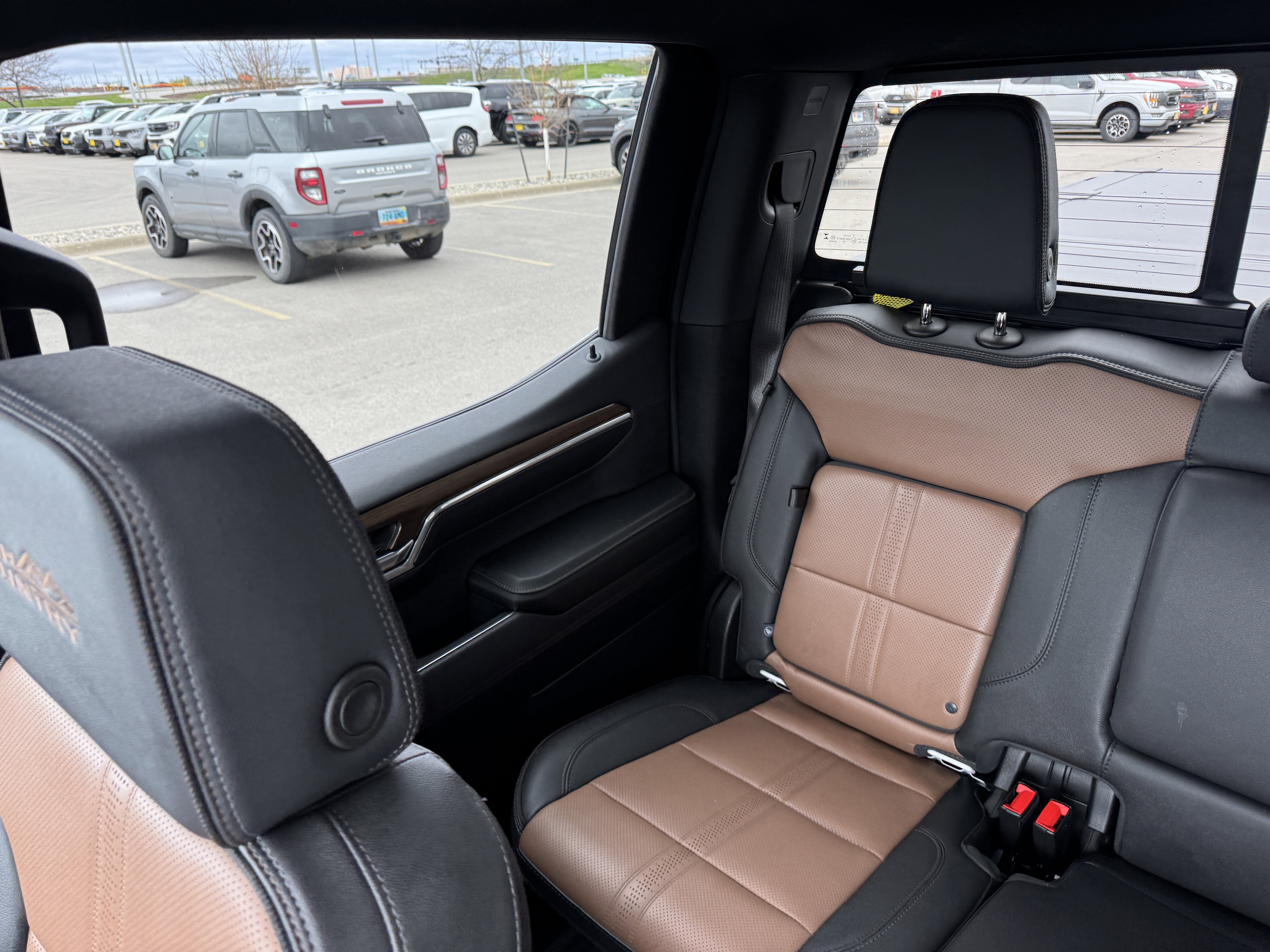 Used 2024 Iridescent Pearl Tricoat Chevrolet High Country image 12