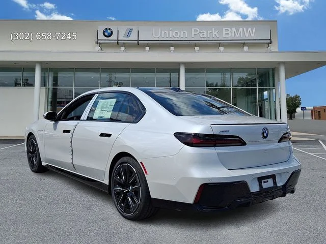 New 2026 Mineral White Metallic BMW 750e xDrive image 6