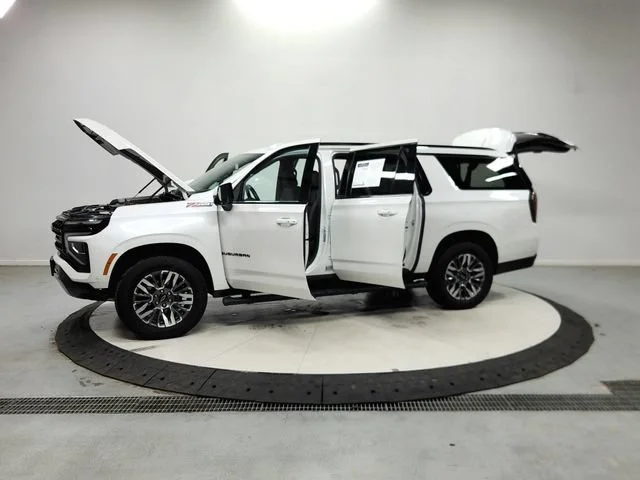 Used 2025 Iridescent Pearl Tricoat Chevrolet Z71 image 13