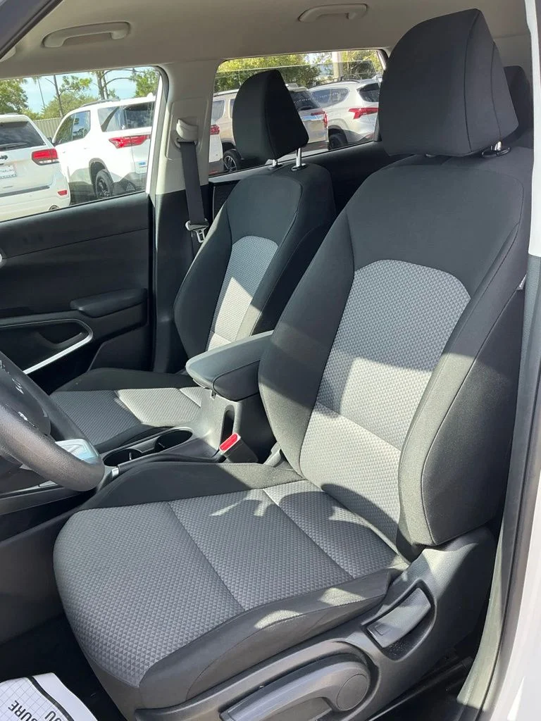 Used 2025 White Kia LX image 31