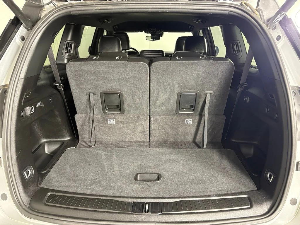Used 2024 Silver Jeep Limited image 19