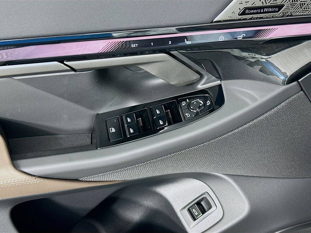New 2027 Mineral White Metallic BMW 550e xDrive image 20