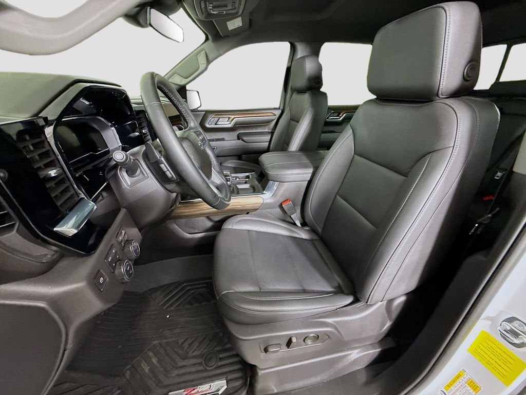 Used 2024 Summit White Chevrolet RST image 21