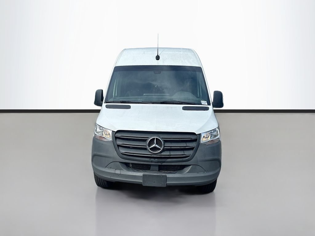 Used 2024  Mercedes-Benz Cargo 144 WB image 8