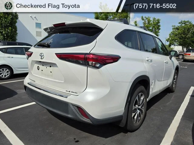 Used 2023 Wind Chill Pearl Toyota XLE image 6