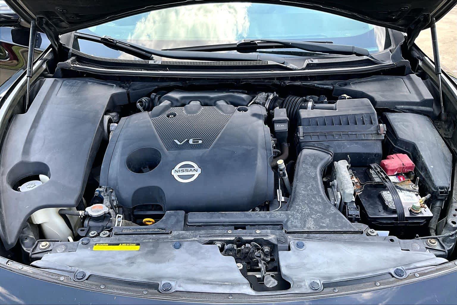 Used 2014 Super Black Nissan 3.5 SV image 29