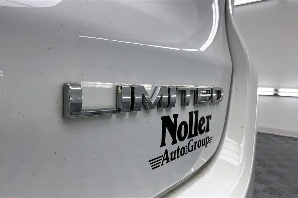 Certified Used 2022 Bright White Clearcoat Jeep Limited image 8
