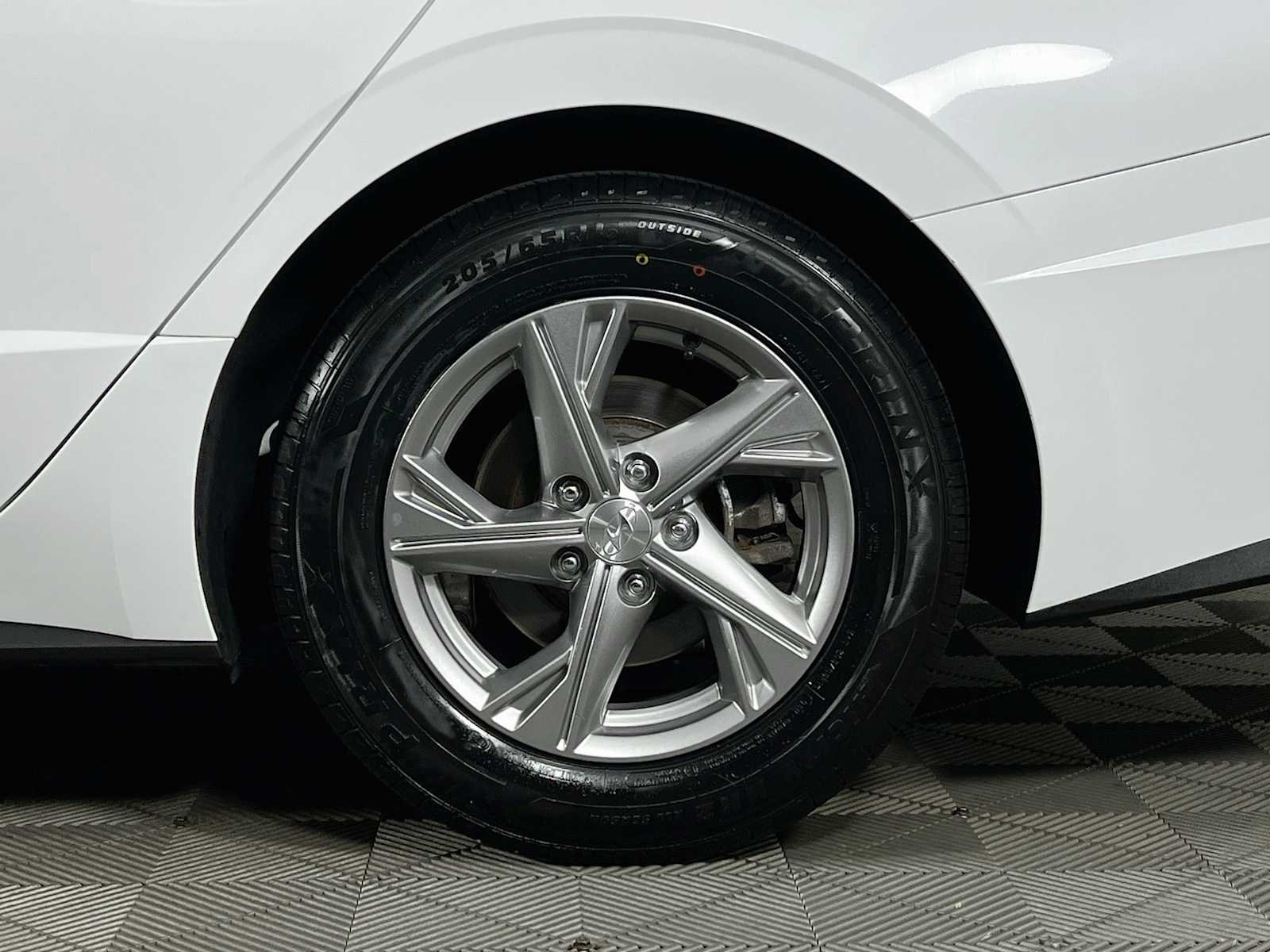 Used 2023 Serenity White Hyundai SE image 29