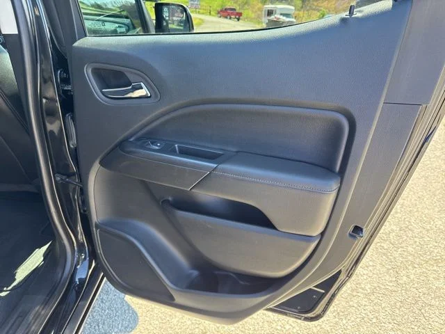 Used 2022 Black GMC AT4 w/Cloth image 22