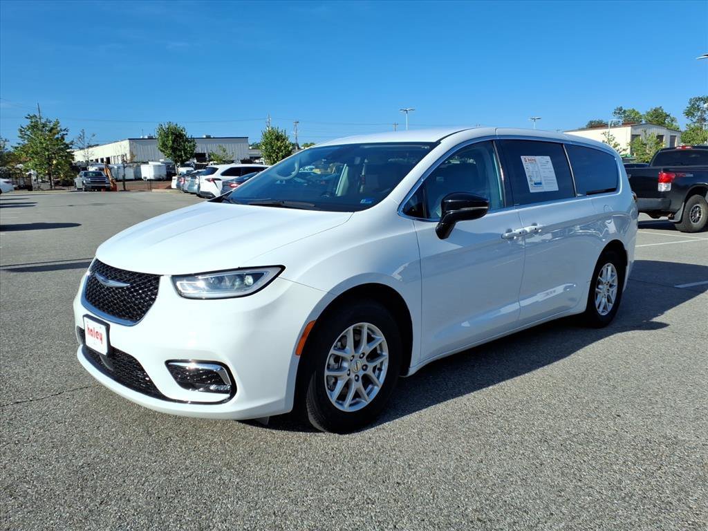 Used 2024 White Chrysler Touring L image 9