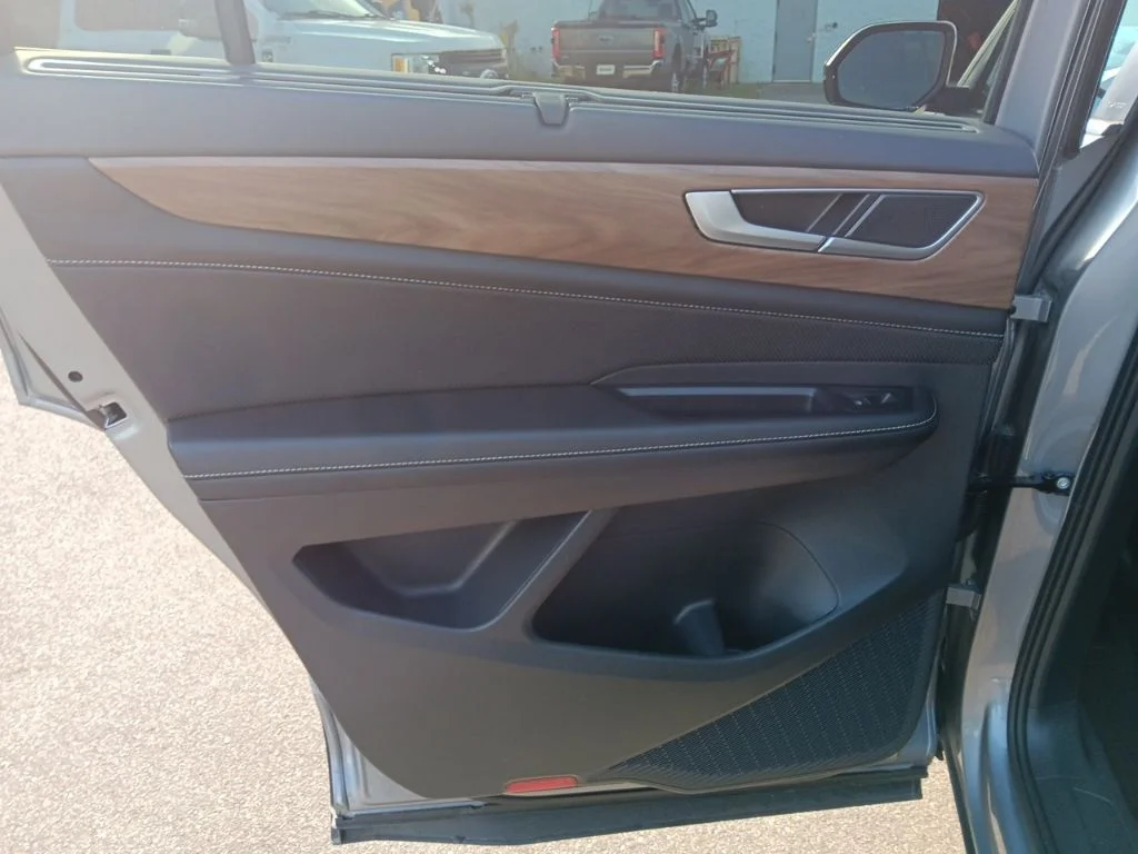 Used 2026 Black Volkswagen SE w/Technology image 29