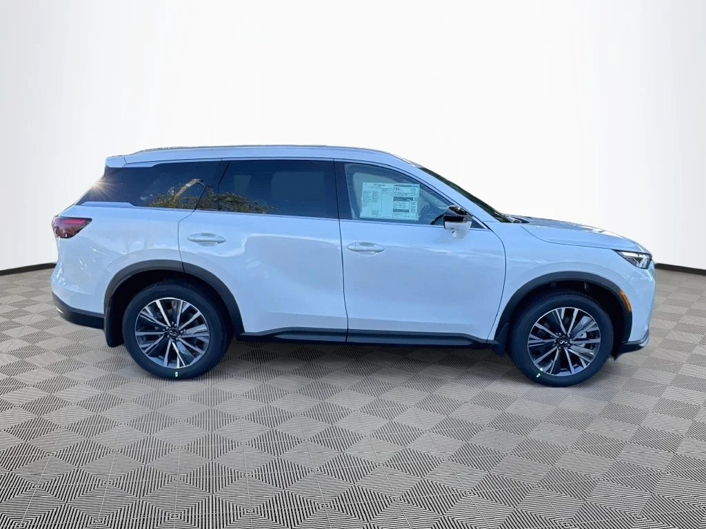 New 2027 White INFINITI LUXE image 4