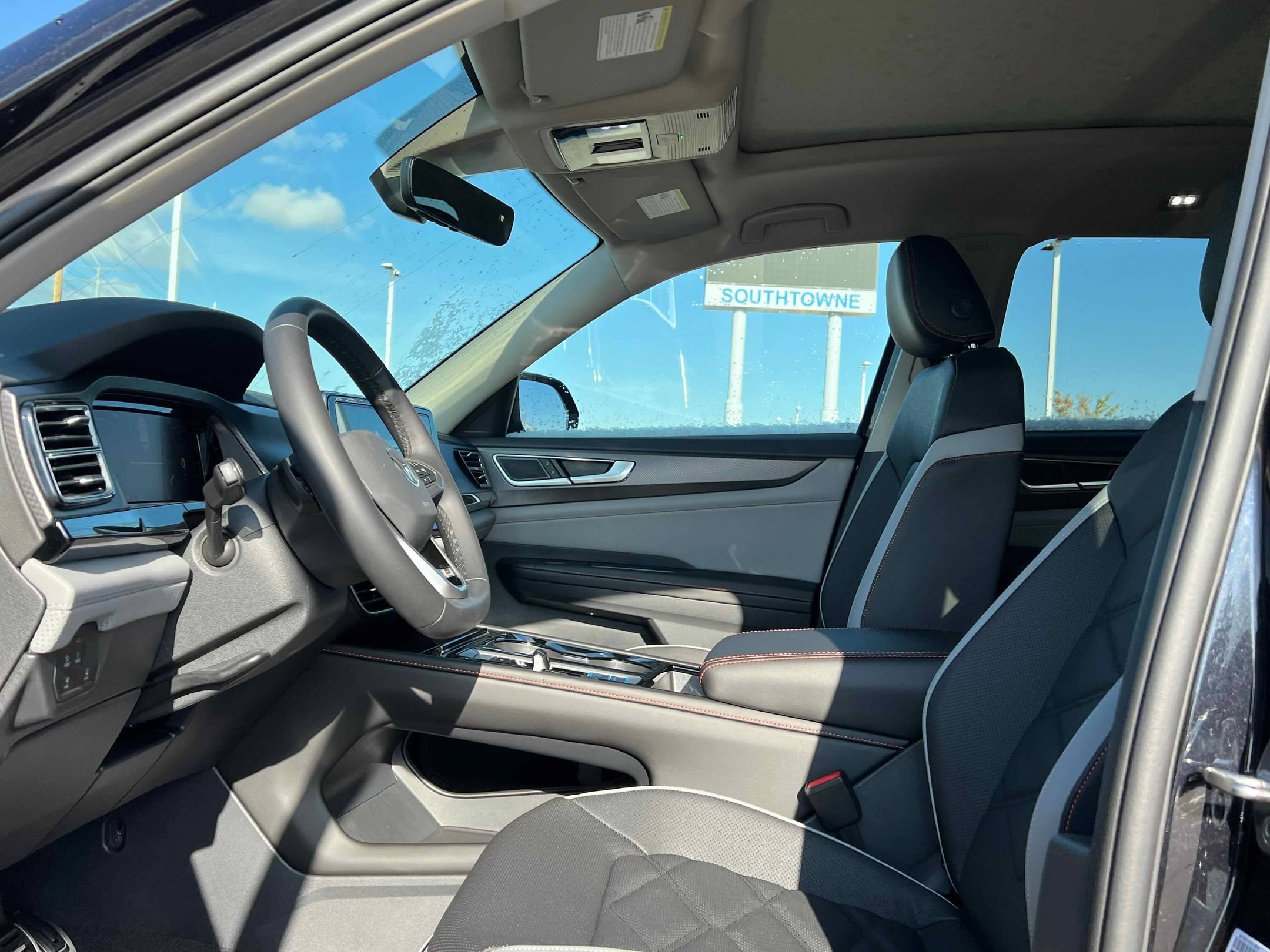 New 2026 Deep Black Volkswagen 2.0T Peak Edition image 4