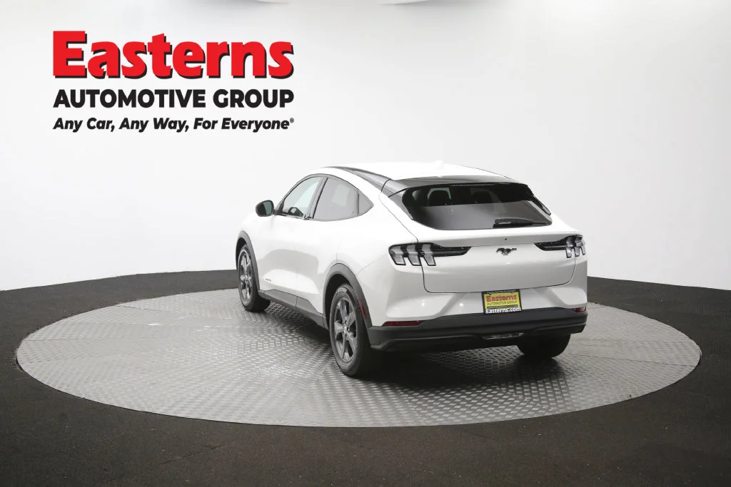 Used 2021 White Ford Select image 66