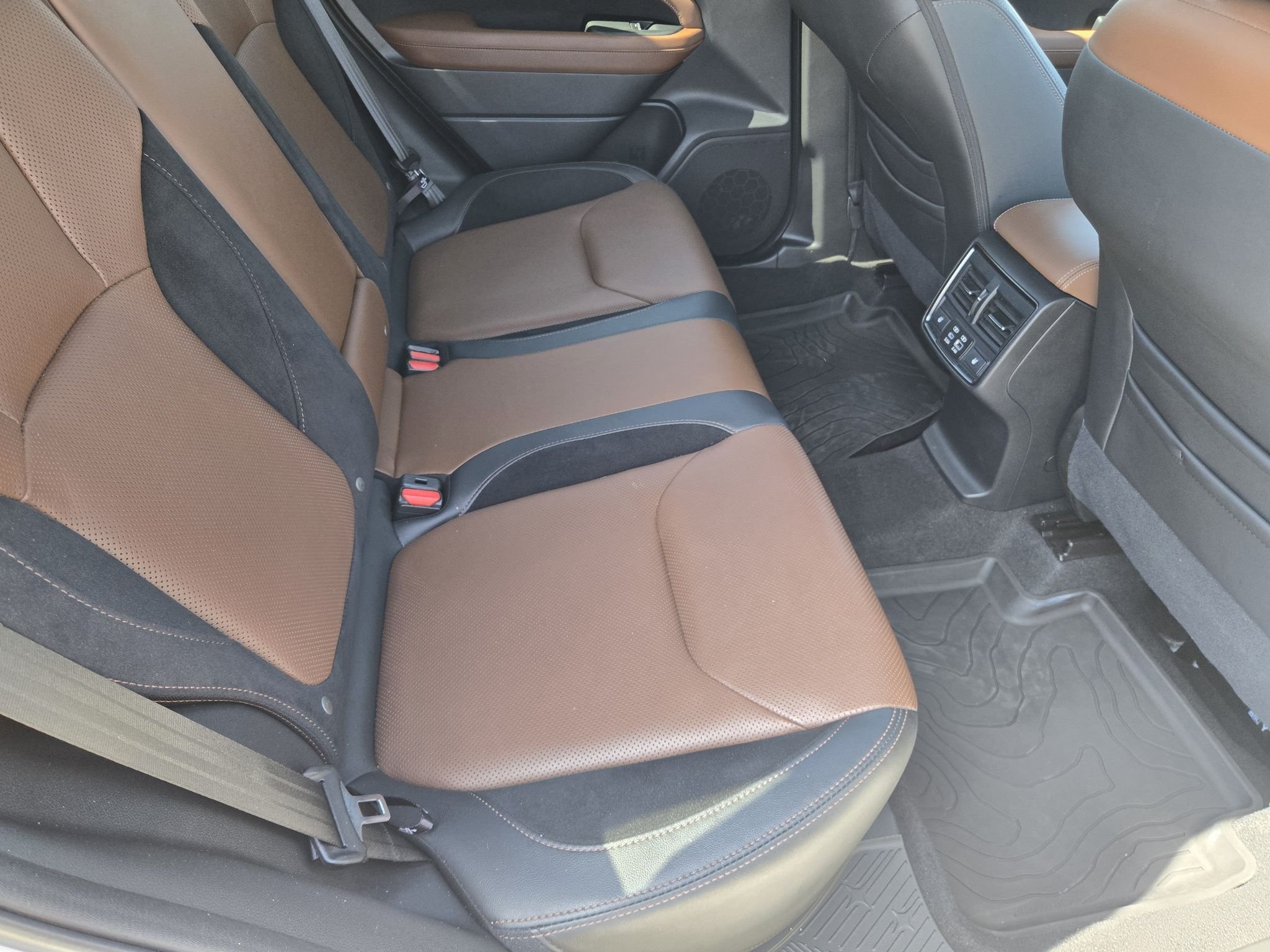 Used 2025 Crystal White Pearl Subaru Touring image 32